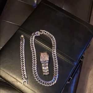 Stainless necklace and bracelet with Guess Watch